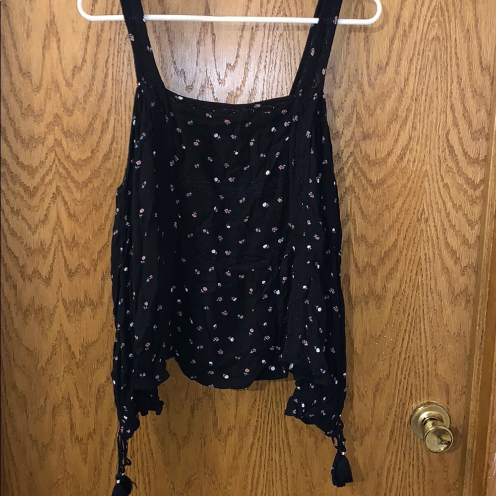 American Eagle cold shoulder top